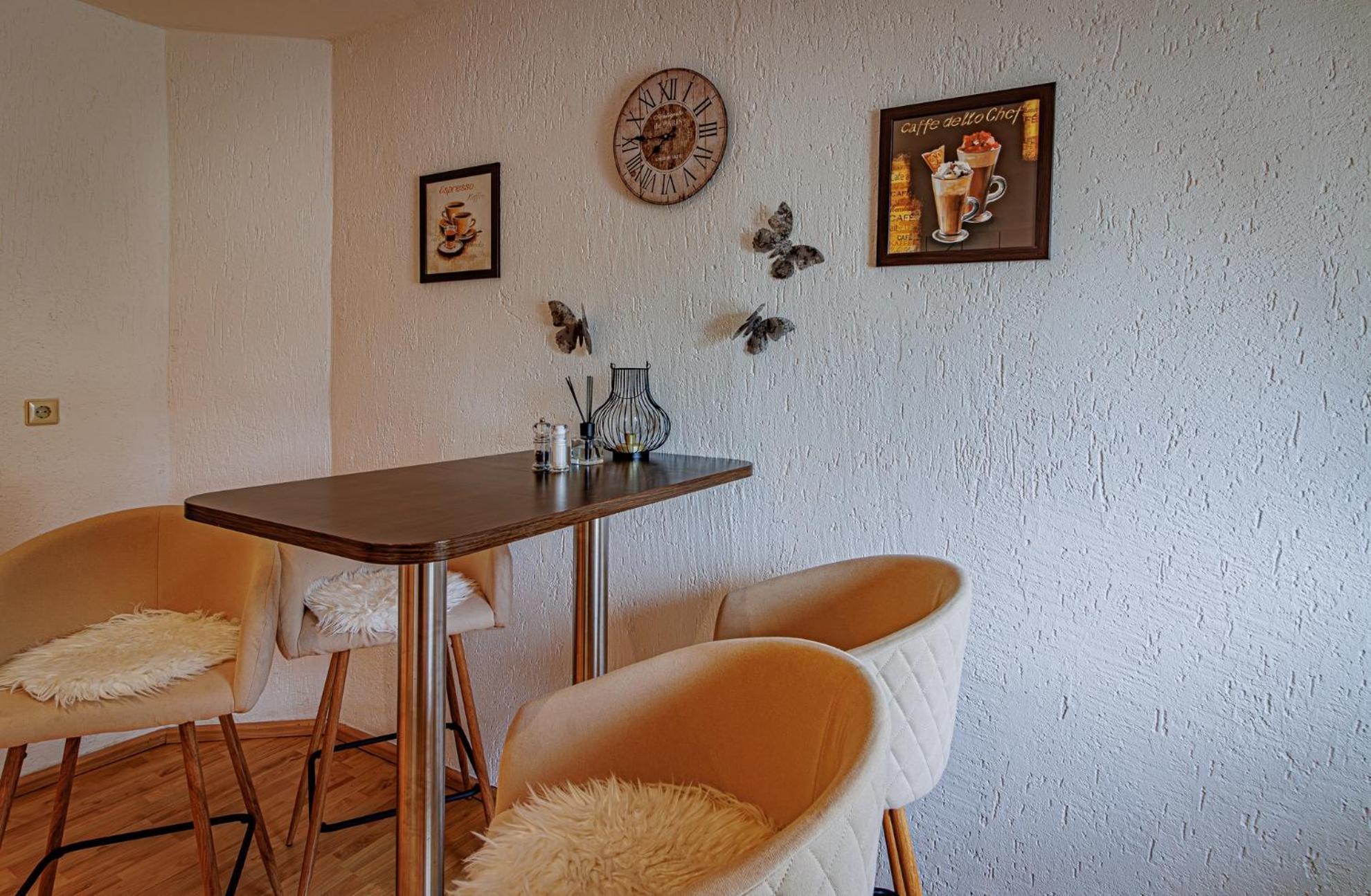 Wohnen Ueber Einem Mediterranen Restaurant,Apartment 2 Oder 3 Leipzig Exterior photo